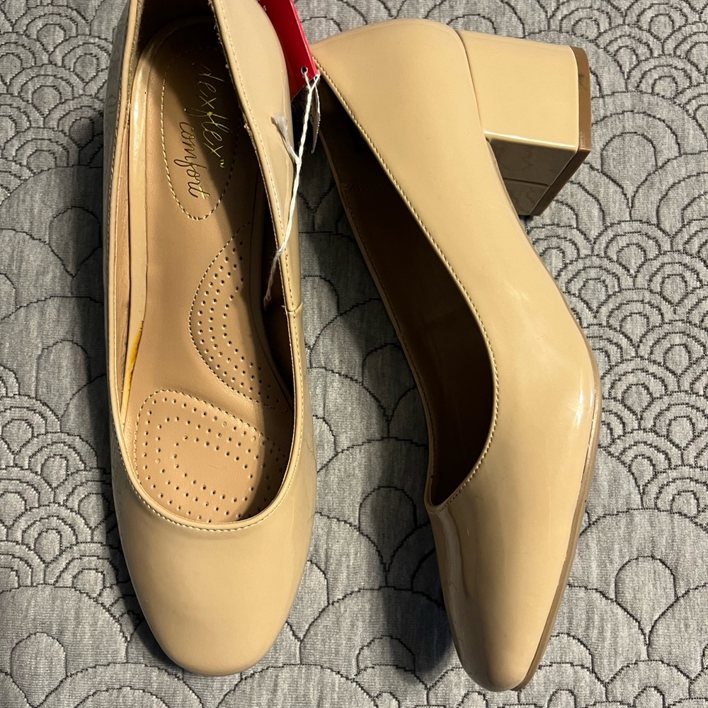 Women’s DexFlex nude heels